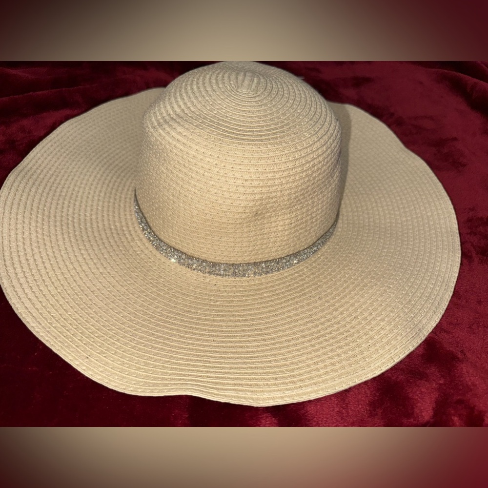 NWT ORCHID LOVE SUMMER HAY